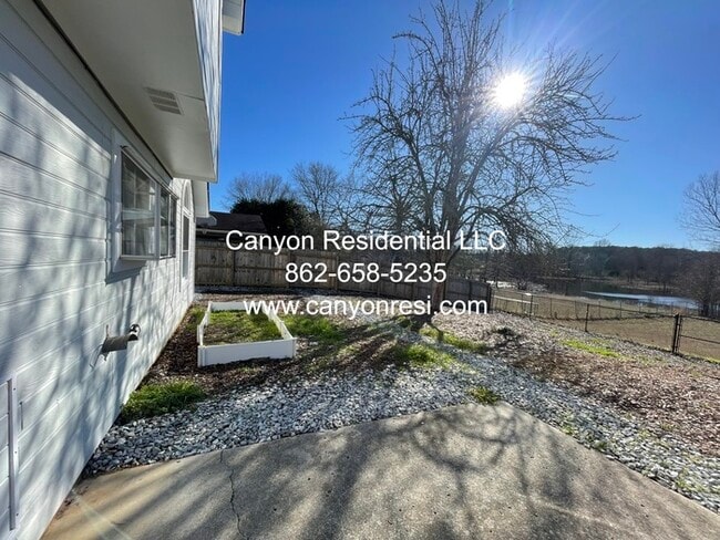 Building Photo - 14013 SW Galveston Cir