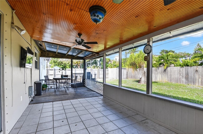 Building Photo - 111 SE 14th Pl