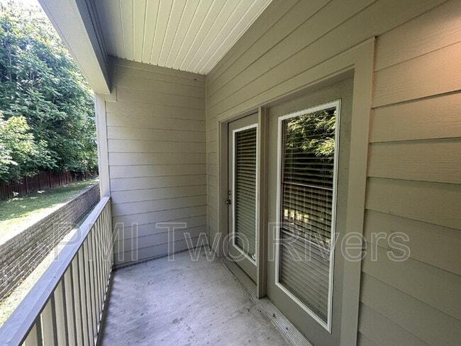 Building Photo - 410 Rosedale Ave