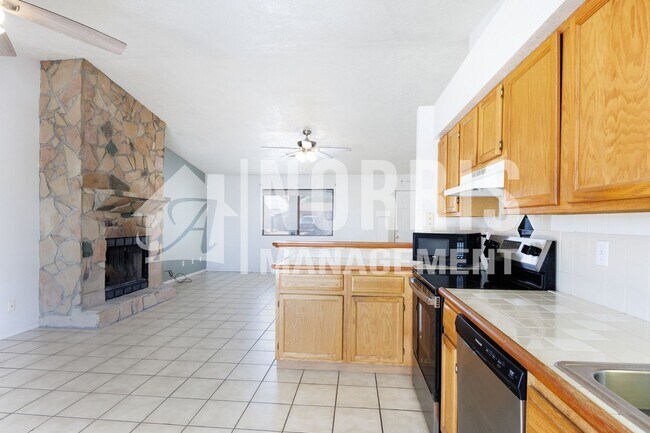 Building Photo - Charming Home with Private Backyard