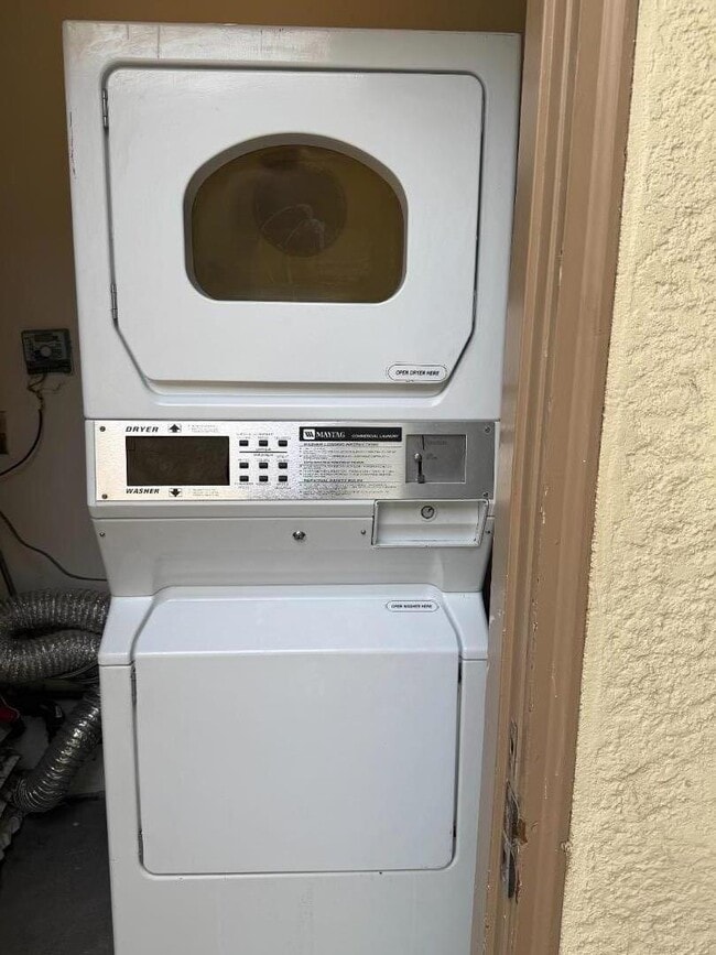 Building Photo - 670 Azara Pl