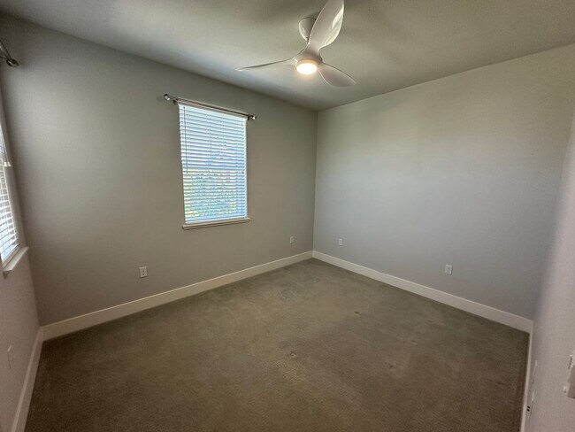 Building Photo - Stunning 4 Bedroom, 3 Bath Mountain House Home
