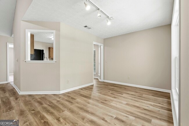 Building Photo - 518 Longwood Ln