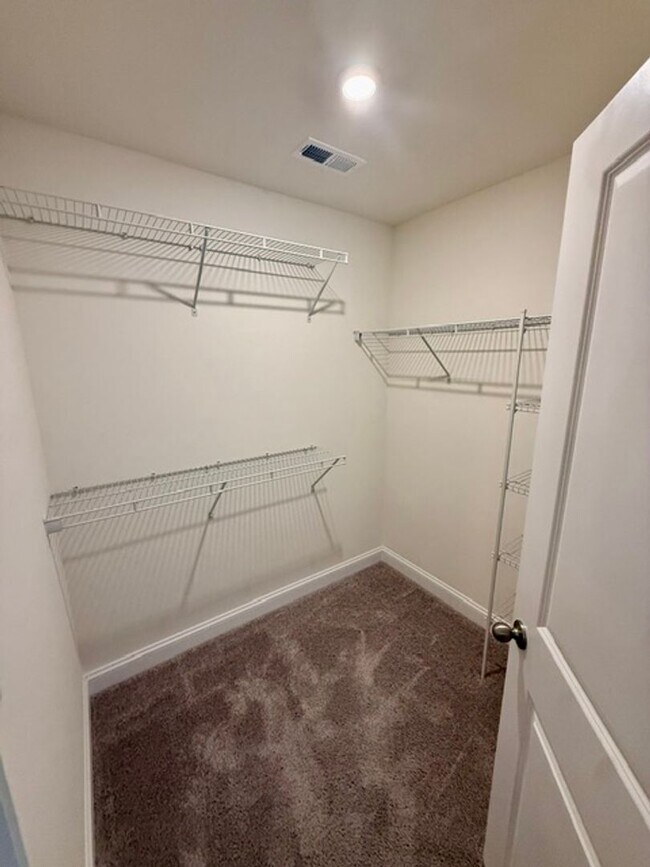 Building Photo - 1526 Cedar Tree Dr