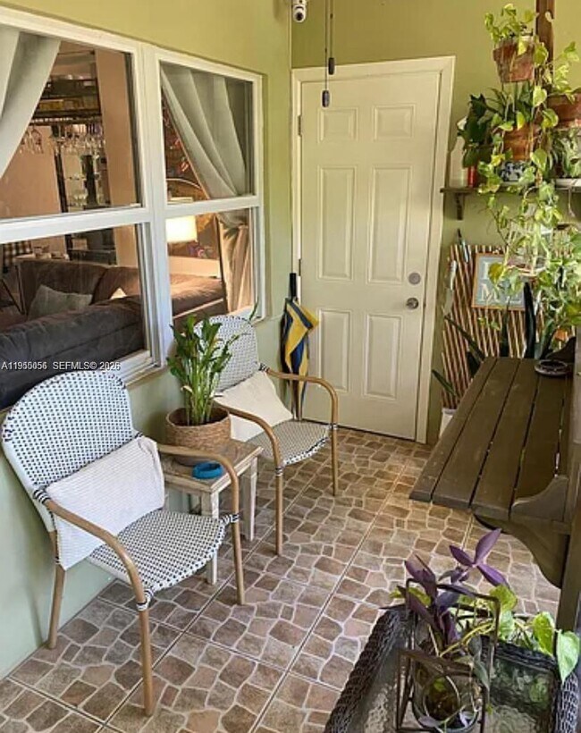 Building Photo - 1425 Arthur St