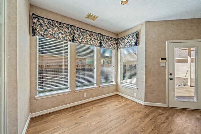 Building Photo - 9306 Lochflora Dr