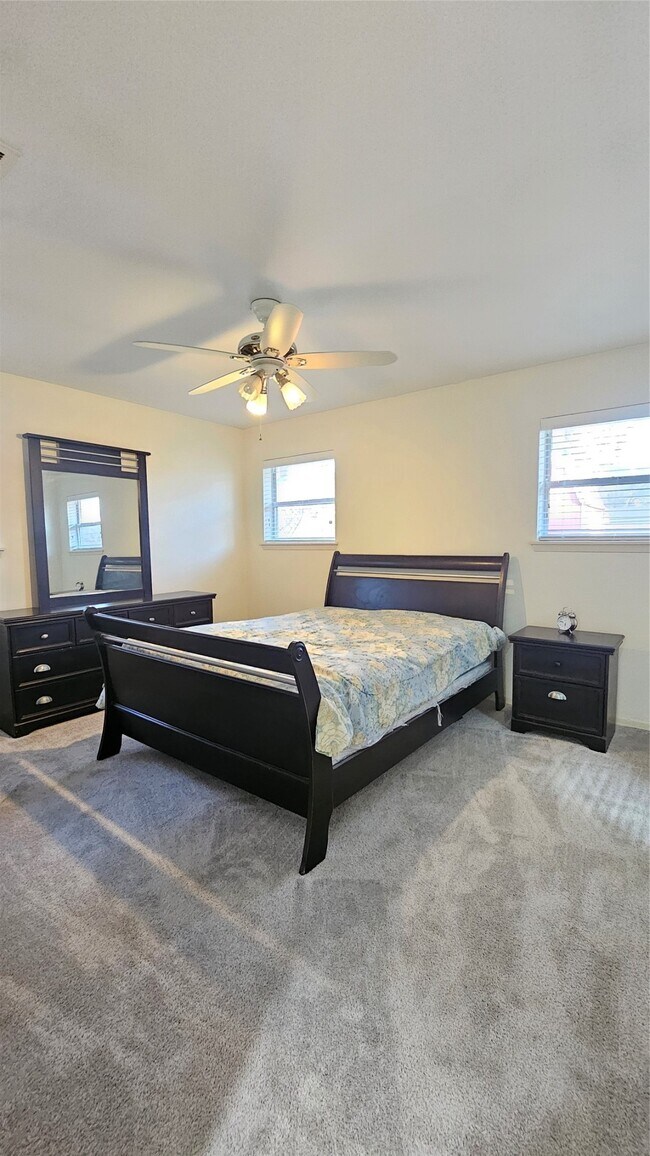 Building Photo - 1715 Pecan Ln