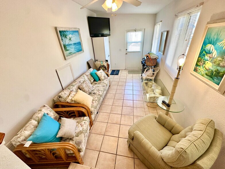 Building Photo - 2085 Nettles Blvd