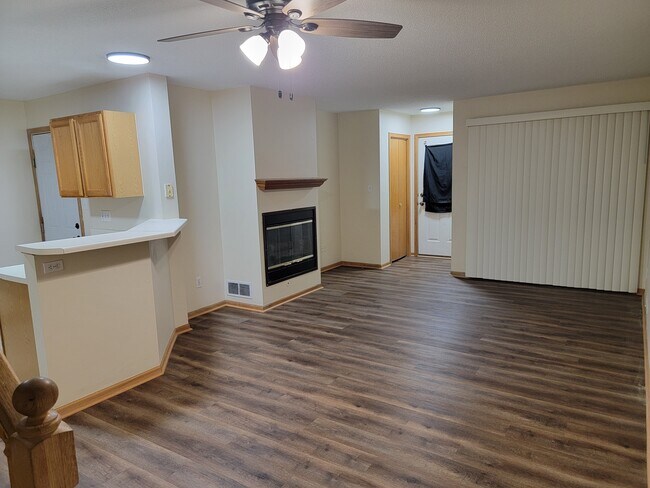 Building Photo - 1319 SE Delaware Ave