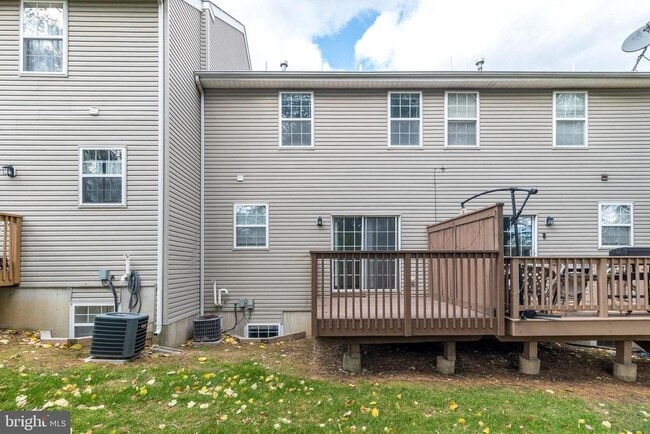 Building Photo - 483 Fort Hill Cir