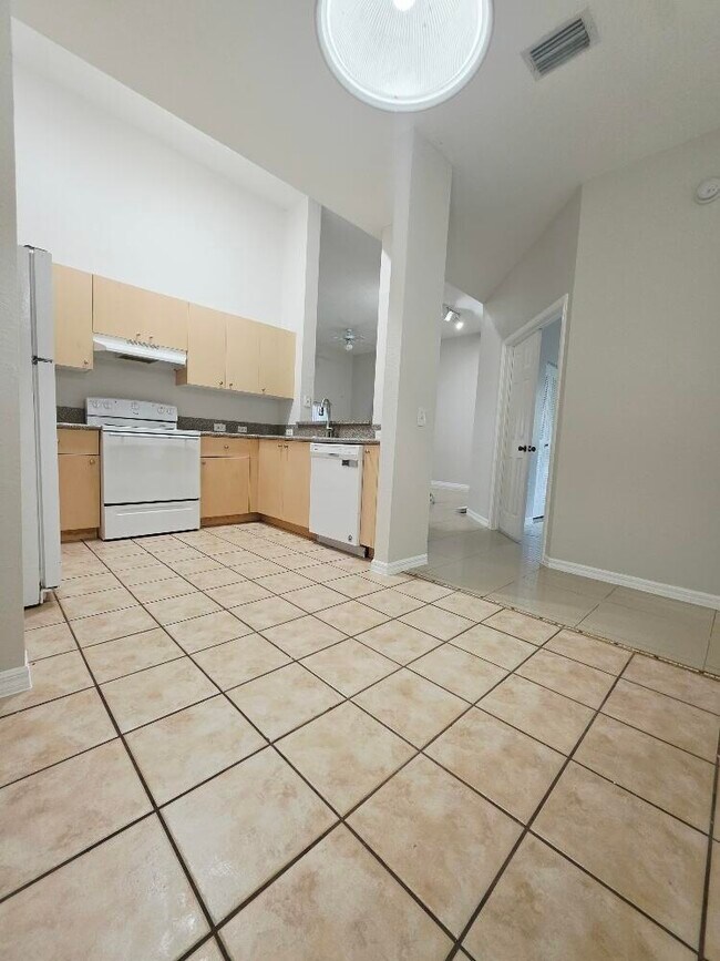Building Photo - 260 Crestwood Cir