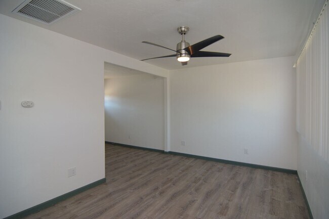 Building Photo - Remodeled 2 Bedroom 1 Bath Duplex! Great Central Tucson Location!