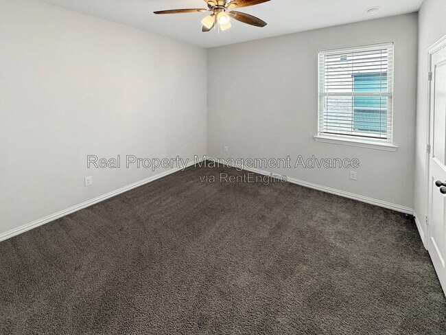 Building Photo - 516 Evergreen Rd