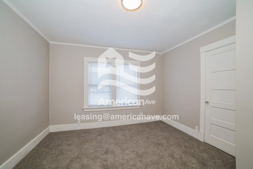 Building Photo - 1946 N Sheridan Rd