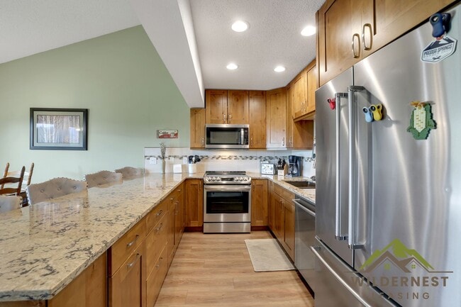 Building Photo - WINTER RENTAL 2 Bedroom/2 Bath, New Furniture, Private Laundry