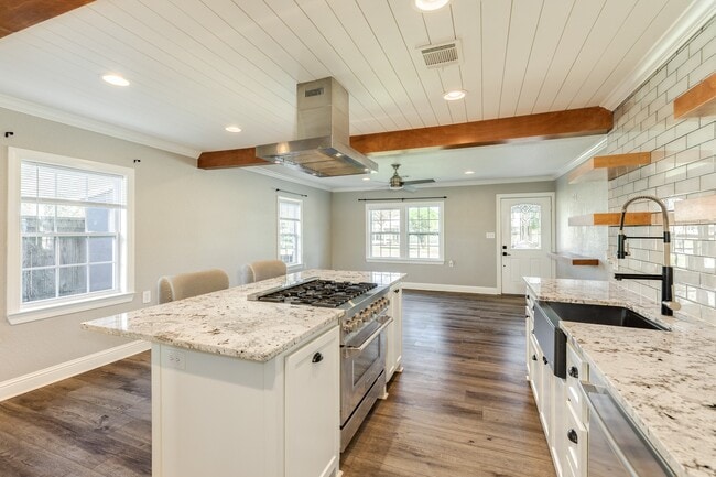 Building Photo - 1614 Avenue F