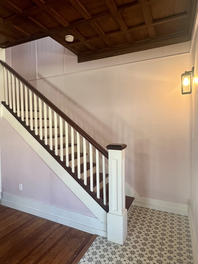 Building Photo - 2115 Johnson St