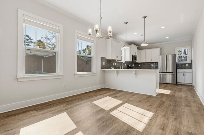 Building Photo - APPLICATIONS PENDING - Gorgeous 4be/3ba With Fenced-In Backyard