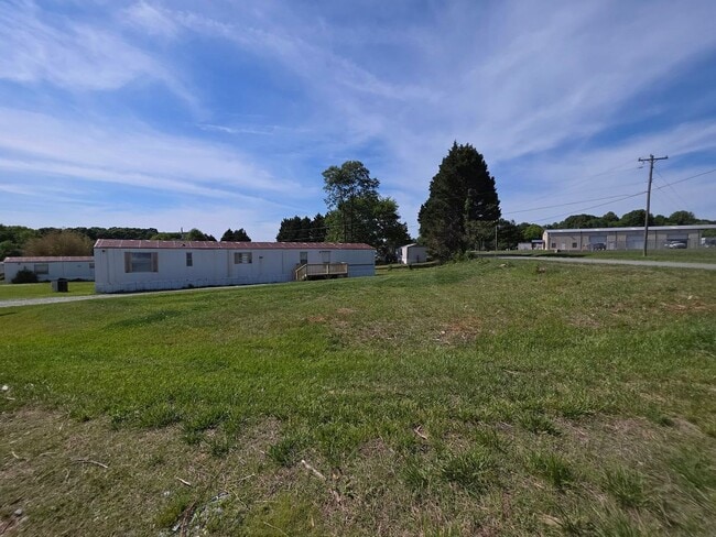 Building Photo - Ready to Move in