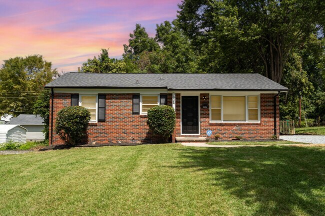 Building Photo - 3634 Carlyle Dr