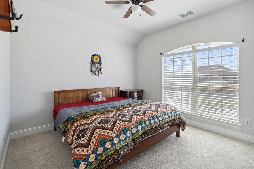 Building Photo - 566 Westwood Way Dr