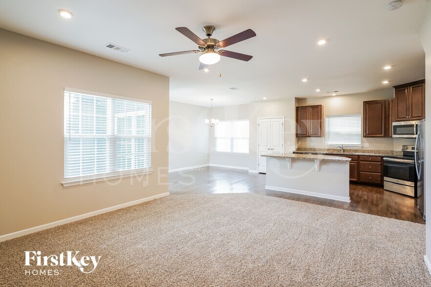 Building Photo - 3793 Pin Hook Rd