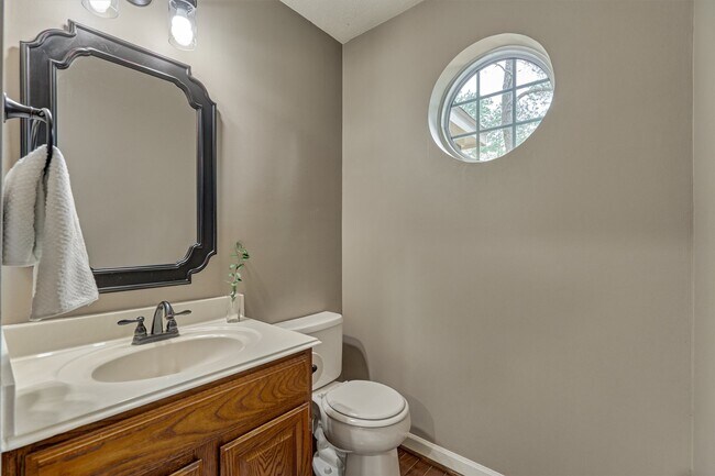 Building Photo - 47 Firethorn Pl
