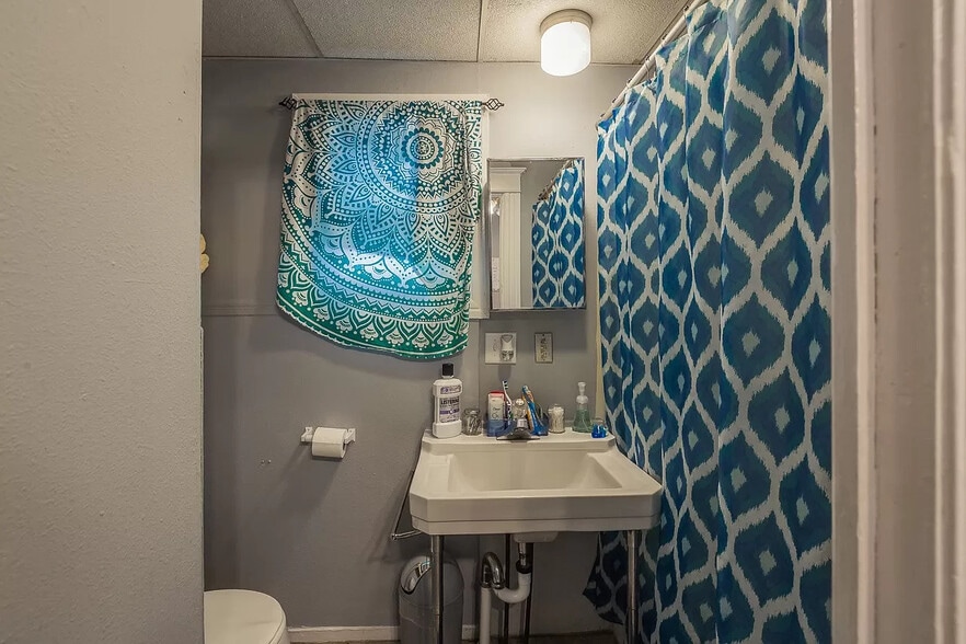 Bathroom - 4 1/2 Hibbard St