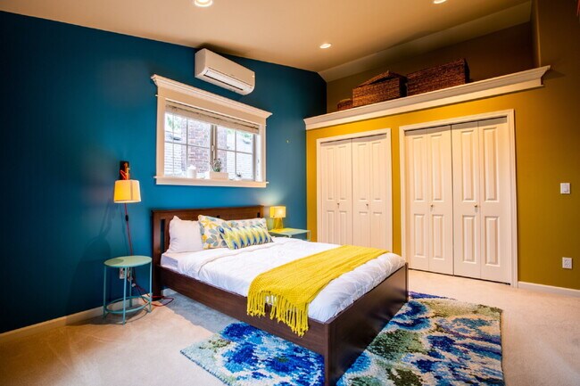 Building Photo - Gorgeous 3-Bed Capitol Hill Townhome with A/C, Garage & Partial Furnishings!- Available NOW FOR RENT