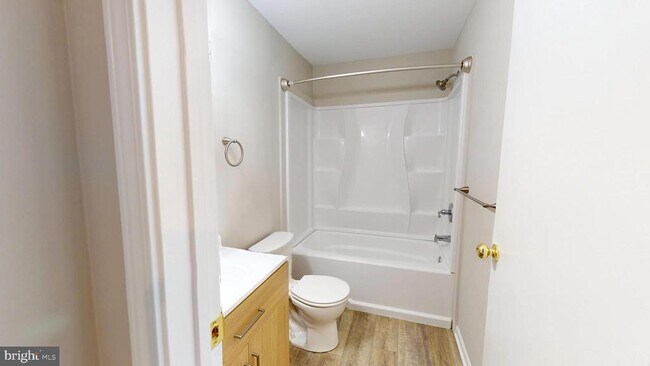 Building Photo - 72 Whethersfield Cir