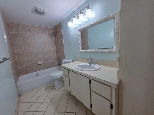 Building Photo - 832 Blue Ridge Cir