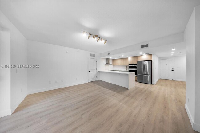 Building Photo - 170 SE 14th St