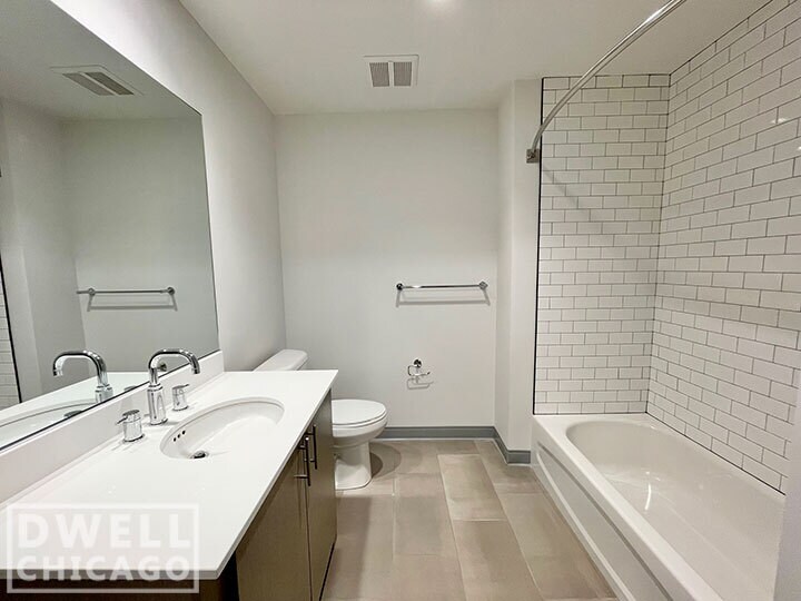 Building Photo - 911 W Dakin St