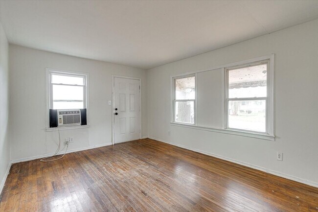 Building Photo - 1615 Heather St