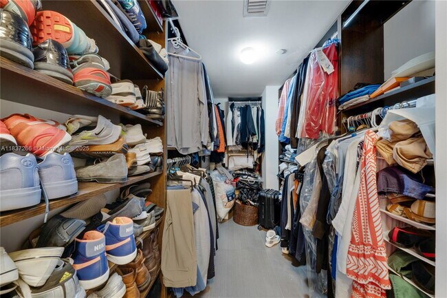 Building Photo - 6000 Collins Ave