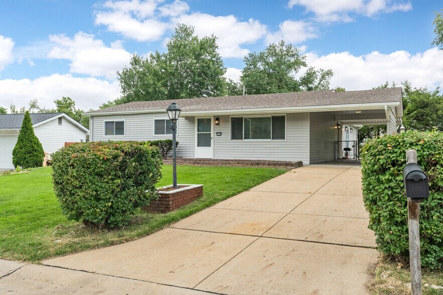 Building Photo - 11814 Flushing Dr