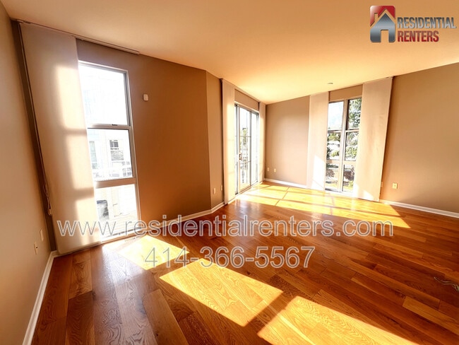 Building Photo - 2130 N Commerce St