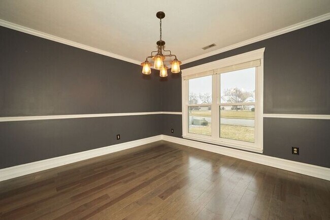 Building Photo - 4 BR with Great Floorplan in Carmel Schools!