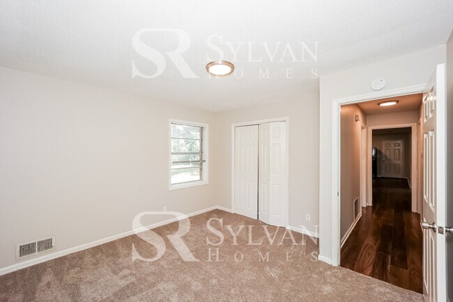 Building Photo - Your dream home awaits
