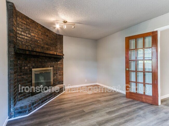 Building Photo - 12013 S Gum Ave