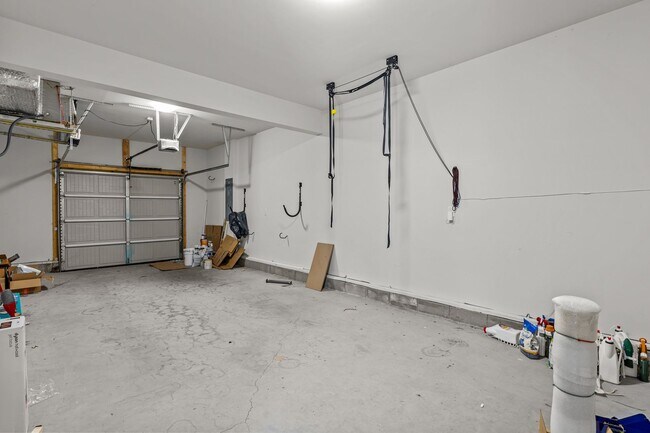 Building Photo - Beachside Living Just in Time for Summer!