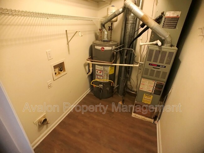 Building Photo - 1104 Riverview Dr