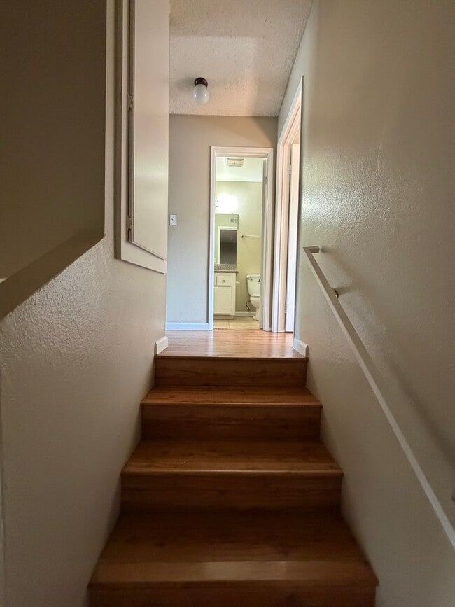 Building Photo - Camarillo Street