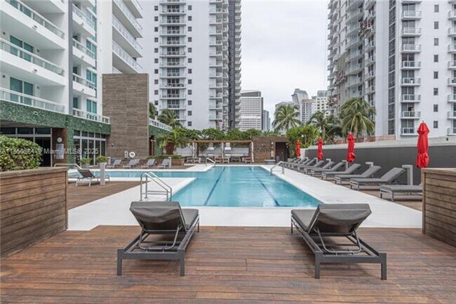 Building Photo - 1080 Brickell Ave
