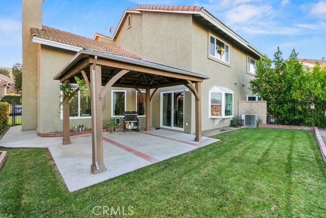 Building Photo - 6039 E Hackamore Ln