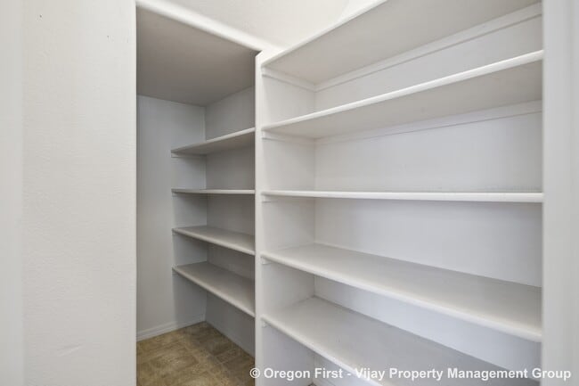 Building Photo - 17097 SW Glen Park Ct