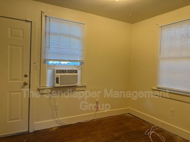Building Photo - 3427 Navajo St