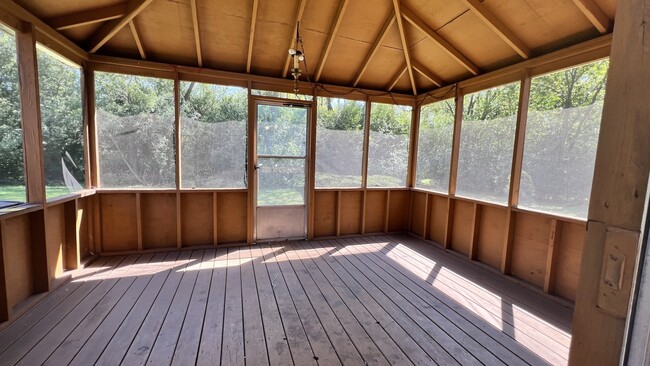 Building Photo - 3321 Hickory Ln