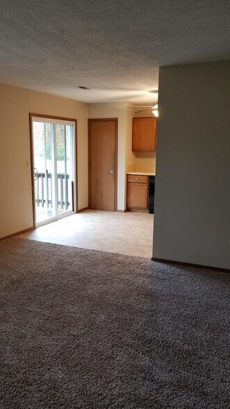 Building Photo - 12 Cherry Tree Ln