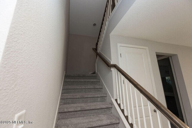 Building Photo - 154 Palisade Dr